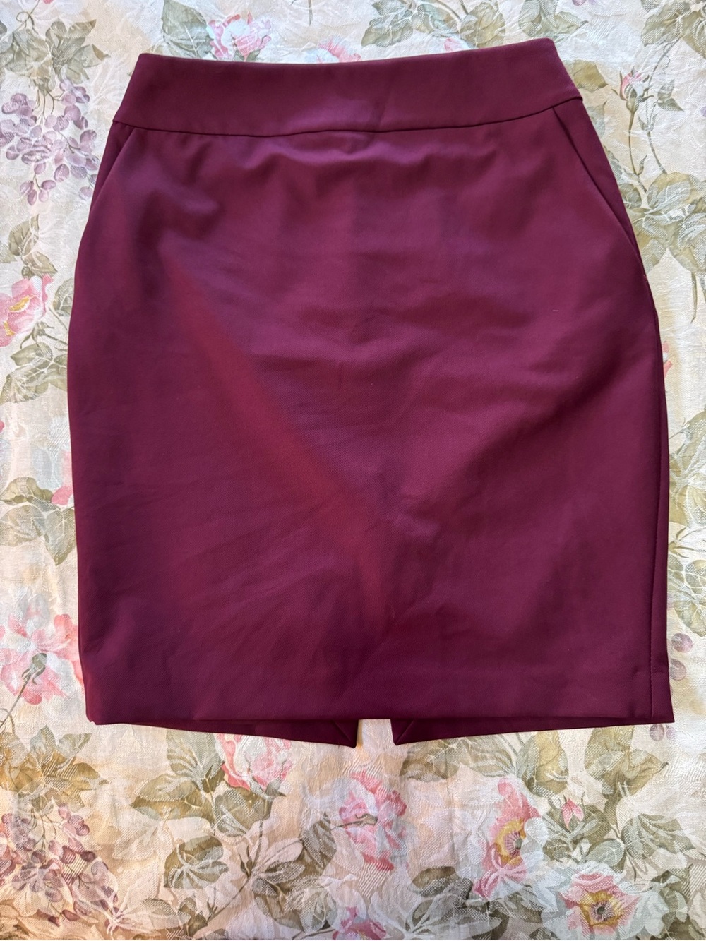Express Burgundy Pencil Skirt Women’s Size 6 Lined Back Slit Office
